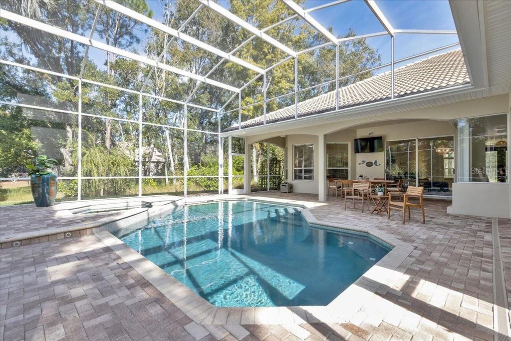 Image 70 of property listing at 9814 EMERALD LINKS DRIVE, Tampa, FL 33626