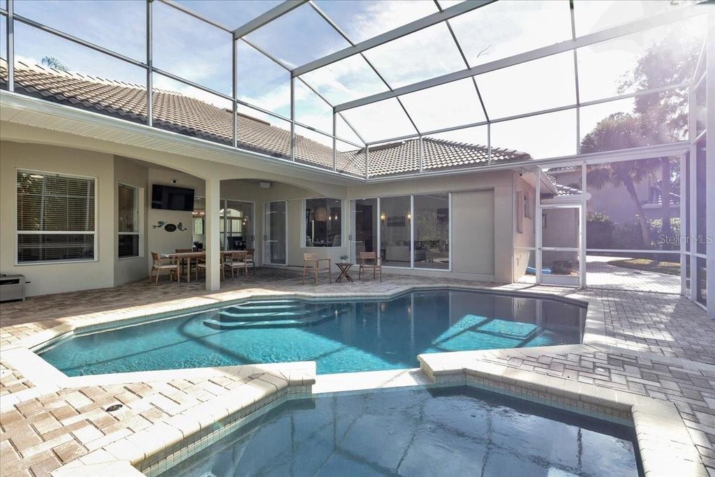 Image 72 of property listing at 9814 EMERALD LINKS DRIVE, Tampa, FL 33626