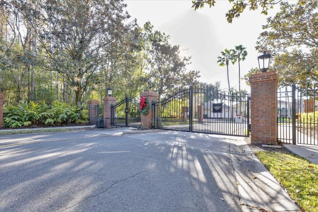 Image 84 of property listing at 9814 EMERALD LINKS DRIVE, Tampa, FL 33626