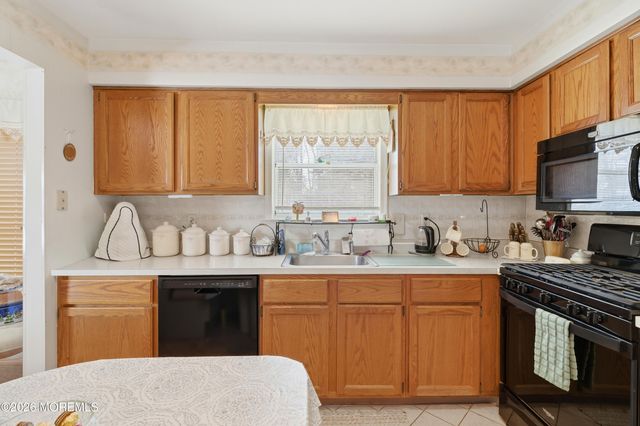 13 Heritage Drive, Howell, NJ 07731