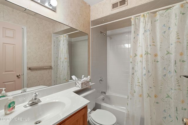 13 Heritage Drive, Howell, NJ 07731