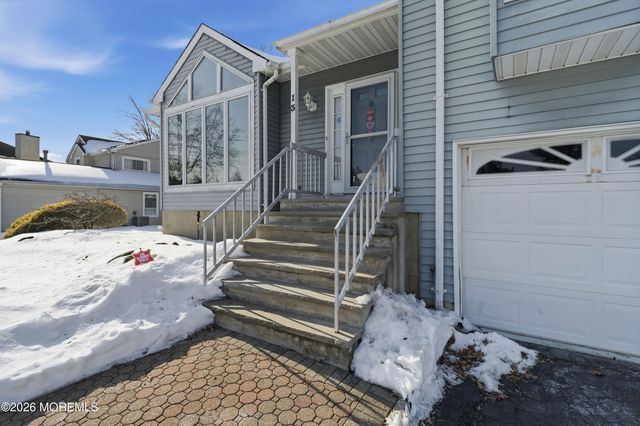 13 Heritage Drive, Howell, NJ 07731