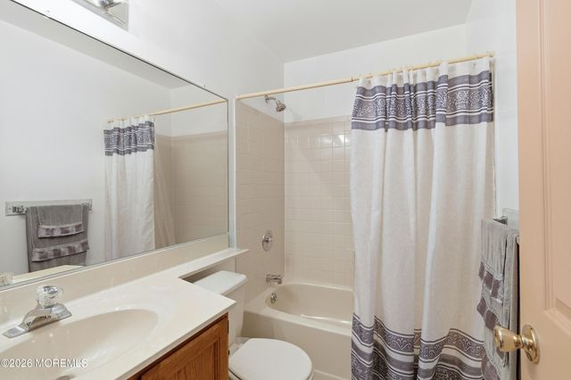 13 Heritage Drive, Howell, NJ 07731