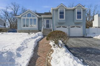 13 Heritage Drive, Howell, NJ 07731