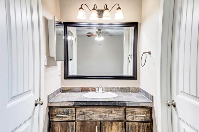 308 S Blue Ridge PKWY, Cedar Park, TX 78613