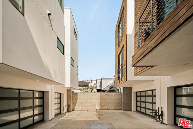 820 N Formosa Avenue, Los Angeles, CA 90046