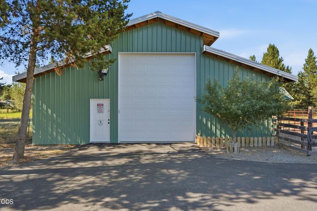 16250 South Drive, La Pine, OR 97739