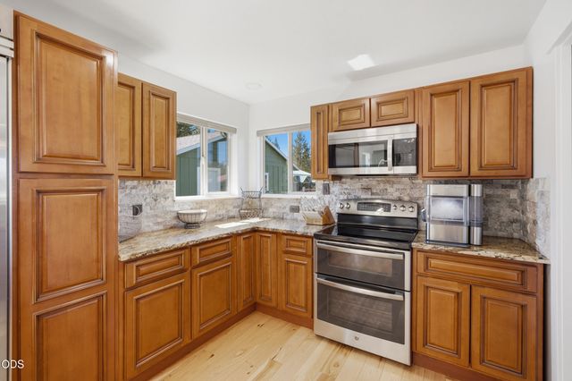 16250 South Drive, La Pine, OR 97739