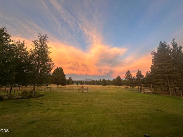 16250 South Drive, La Pine, OR 97739