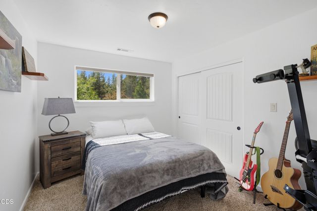 16250 South Drive, La Pine, OR 97739