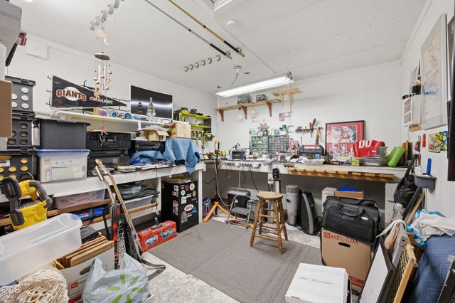 16250 South Drive, La Pine, OR 97739