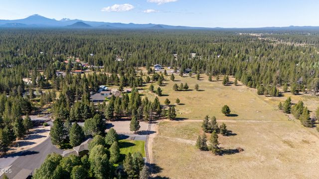 16250 South Drive, La Pine, OR 97739