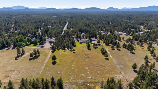 16250 South Drive, La Pine, OR 97739