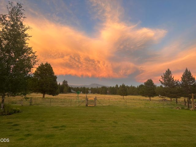 16250 South Drive, La Pine, OR 97739