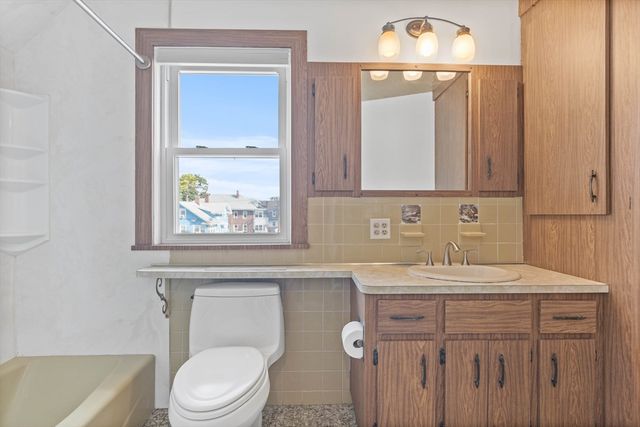 160 Marlboro St, Quincy, MA 02170