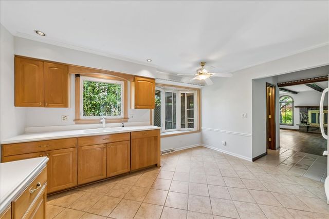 5641 Deerpath Lane, Downers Grove, IL 60516