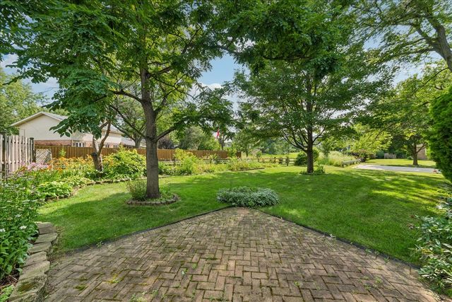 5641 Deerpath Lane, Downers Grove, IL 60516