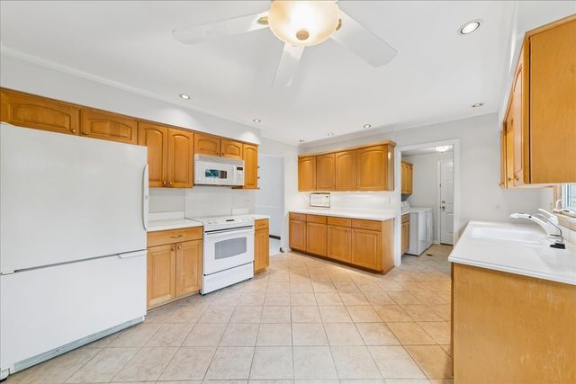 5641 Deerpath Lane, Downers Grove, IL 60516