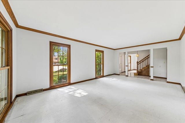 5641 Deerpath Lane, Downers Grove, IL 60516
