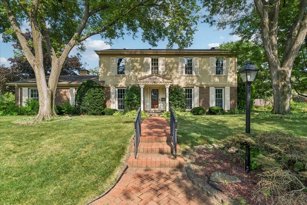 5641 Deerpath Lane, Downers Grove, IL 60516