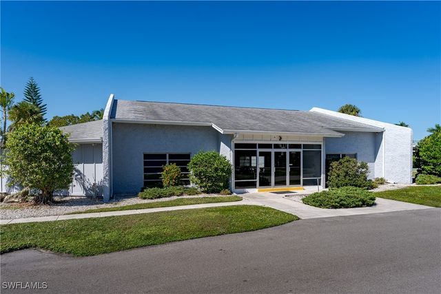 20 Watercolor WAY, Naples, FL 34113