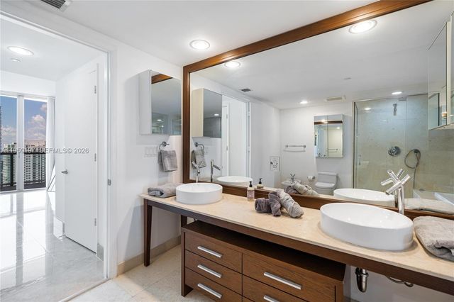 495 Brickell 5705, Miami, FL 33131