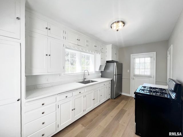 3203 N BILTMORE Avenue, Peoria, IL 61604