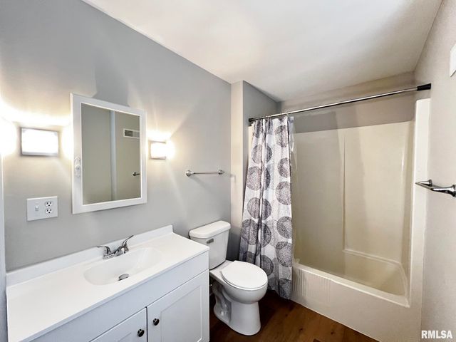 3203 N BILTMORE Avenue, Peoria, IL 61604
