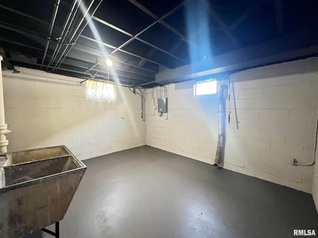 3203 N BILTMORE Avenue, Peoria, IL 61604