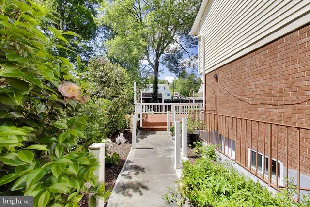 5510 EASTBOURNE DR, Springfield, VA 22151
