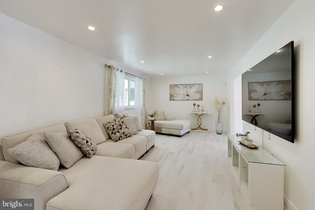 5510 EASTBOURNE DR, Springfield, VA 22151
