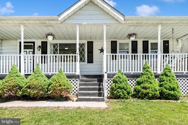 8409 WOODWARD ST, Savage, MD 20763