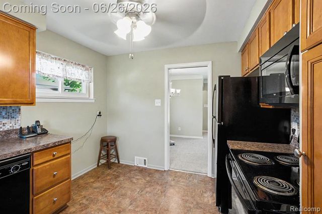 1209 Massoit Road, Clawson, MI 48017