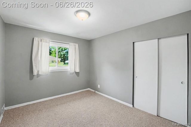 1209 Massoit Road, Clawson, MI 48017