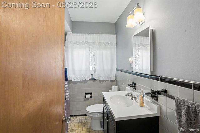 1209 Massoit Road, Clawson, MI 48017