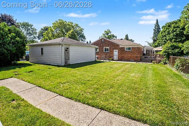 1209 Massoit Road, Clawson, MI 48017