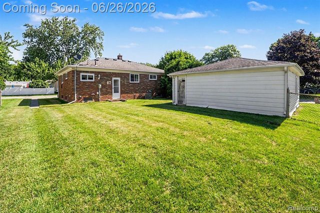 1209 Massoit Road, Clawson, MI 48017