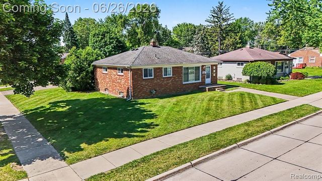 1209 Massoit Road, Clawson, MI 48017