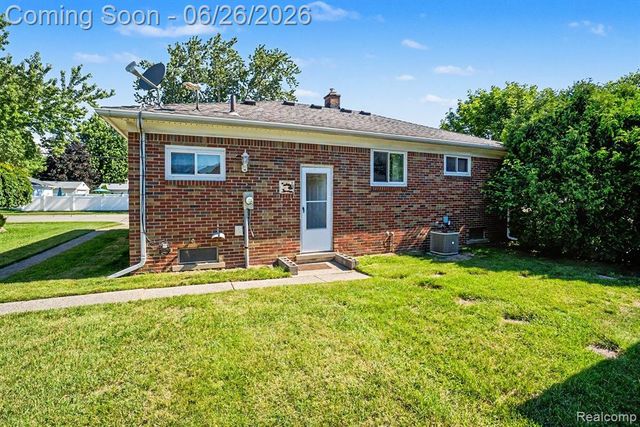 1209 Massoit Road, Clawson, MI 48017