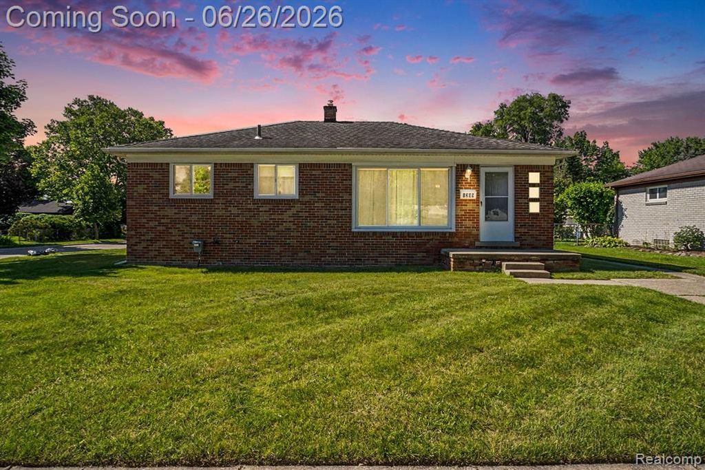1209 Massoit Road, Clawson, MI 48017
