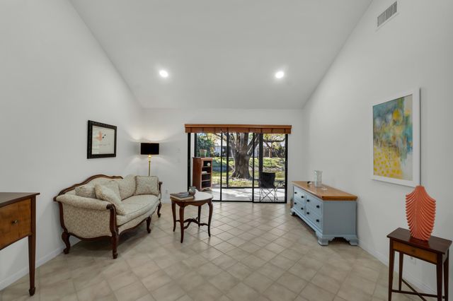 10980 Lake Front Place, Boca Raton, FL 33498