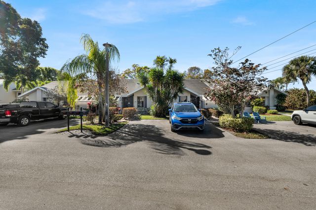 10980 Lake Front Place, Boca Raton, FL 33498