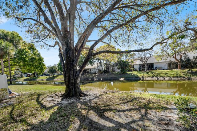 10980 Lake Front Place, Boca Raton, FL 33498