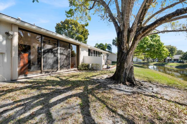 10980 Lake Front Place, Boca Raton, FL 33498