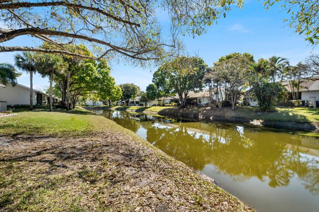 10980 Lake Front Place, Boca Raton, FL 33498