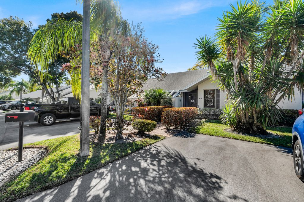 10980 Lake Front Place, Boca Raton, FL 33498
