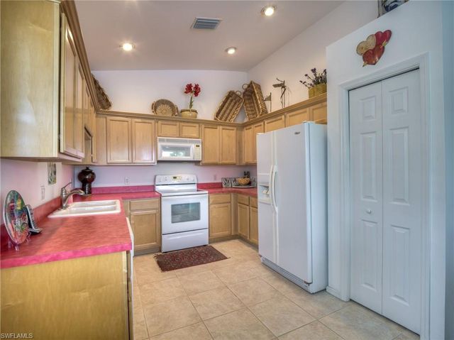 3120 Meandering WAY 202, Fort Myers, FL 33905