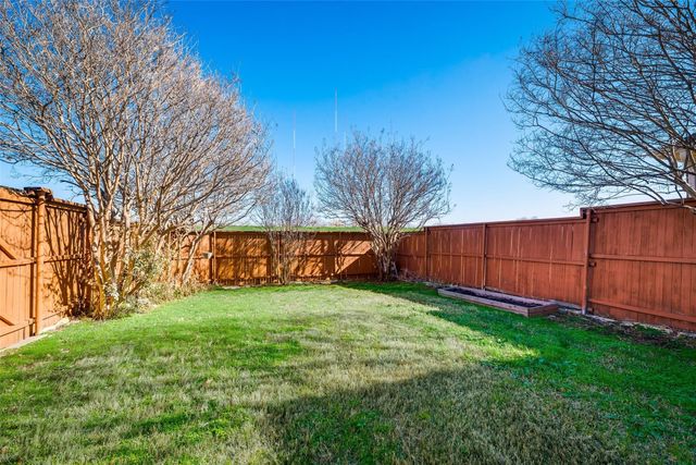 216 Touchdown Drive, Irving, TX 75063