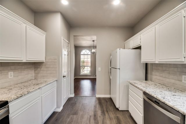 216 Touchdown Drive, Irving, TX 75063
