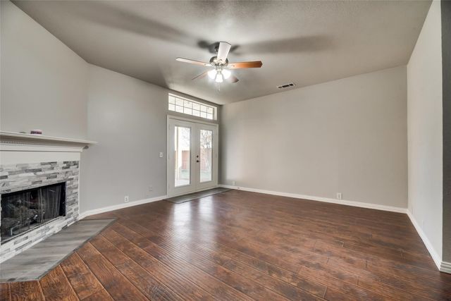216 Touchdown Drive, Irving, TX 75063